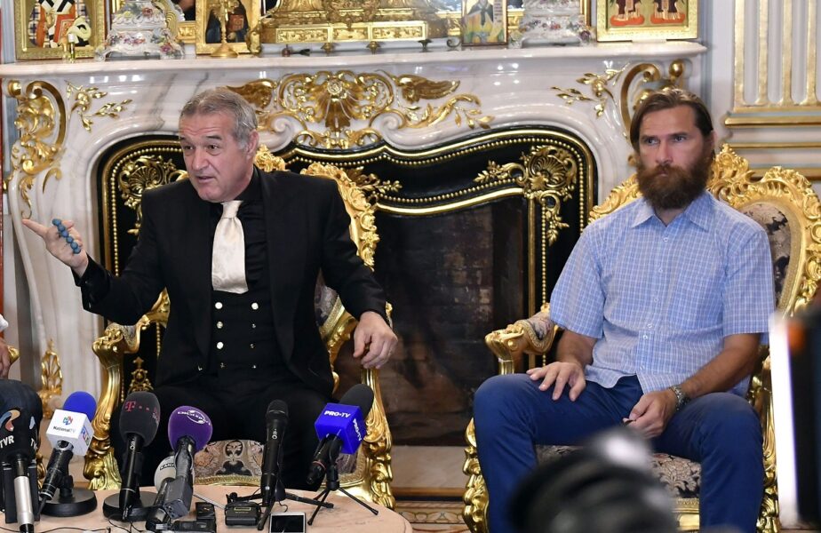 Gigi Becali și Alexandru Tudor, în timpul unei conferințe de presă