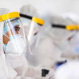Un expert a dat noi detalii despre vaccinul împotriva coronavirusului. Ce se poate întâmpla la toamnă