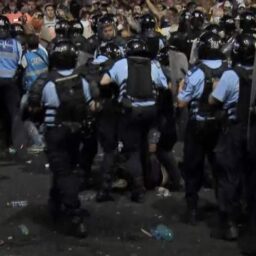 Ce s-a întâmplat cu agresorii jandarmeriţei Ştefania, la doi ani după ce au bătut-o la protestul din Piaţa Victoriei