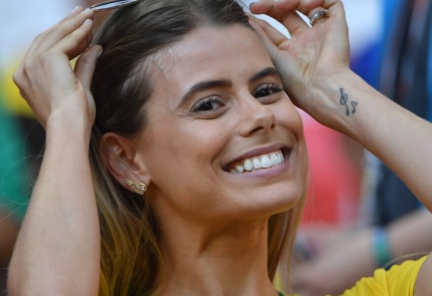 Soţia lui Marquinhos arată mai bine decât ar trebui să fie posibil! Ce răspuns a dat modelul fanilor de pe Instagram