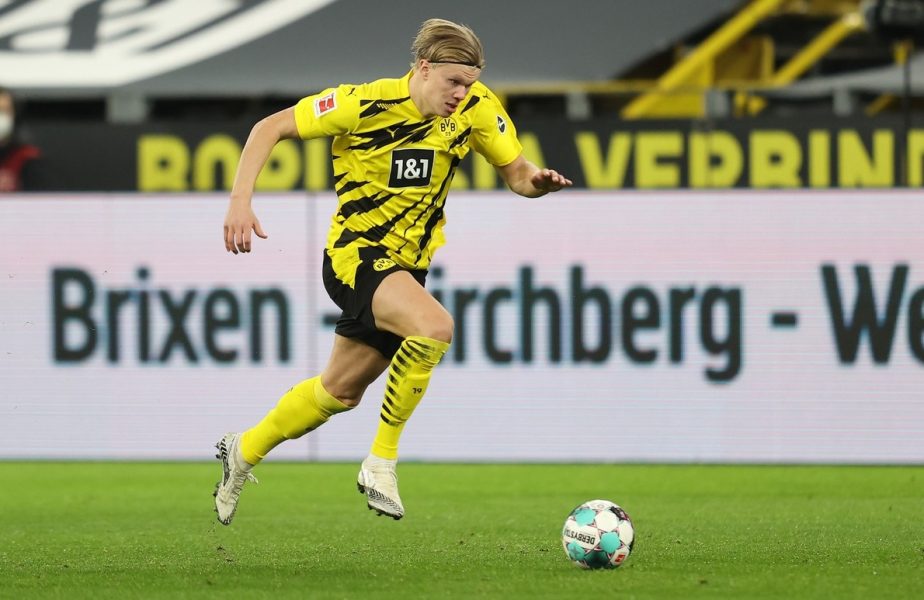 Erling Haaland într-un meci pentru Dortmund împotriva lui Bayern