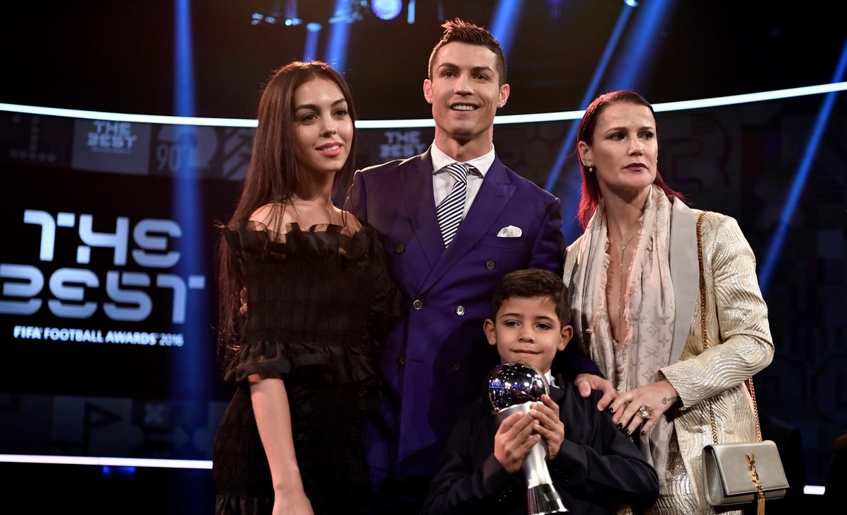 Cristiano Ronaldo cu Georgina Rodriguez, fiul său Cristiano Ronaldo Jr. și sora Elma Aveiro