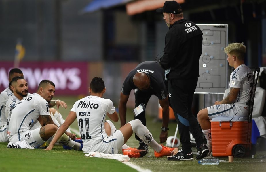 Caz șocant după Santos – Boca Juniors! Portarul brazilienilor ar fi jucat infectat cu COVID-19. Jucătorii au refuzat să intre în vestiar la pauză