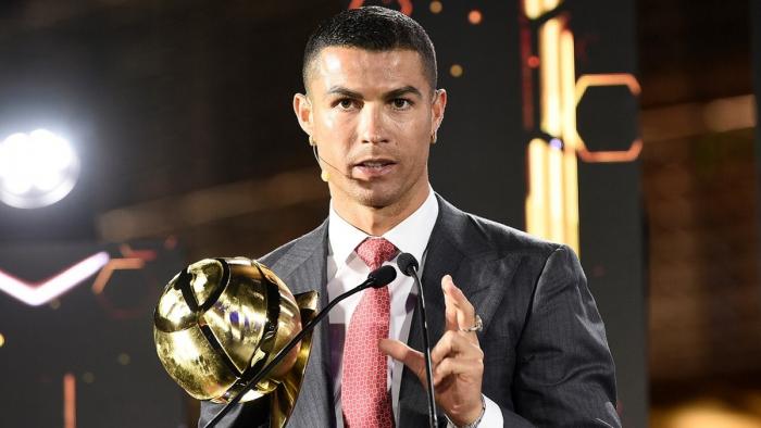 Femeia care l-a detronat pe Cristiano Ronaldo! Un fotomodel câştigă cei mai mulţi bani pe Instagram. Portughezul a ajuns pe locul al treilea