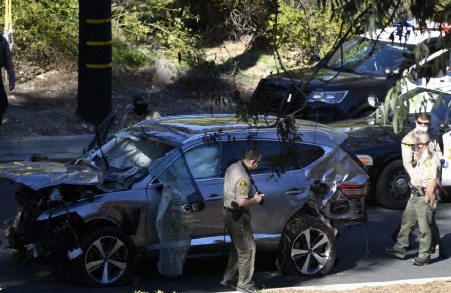 Maşina lui Tiger Woods, după accidentul de pe autostradă