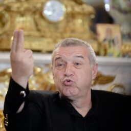 Gigi Becali, oprit de poliţie! Cum a reacţionat omul de afaceri în momentul în care a fost tras pe dreapta. Gestul neaşteptat făcut de milionar