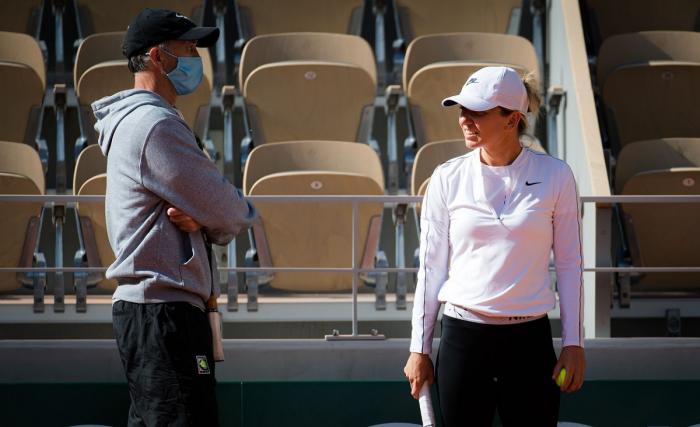 Simona Halep a suferit pentru româncele de la Fed Cup. "Nu am ştiut ce să le scriu". Cum s-a relaxat cu Darren Cahill înainte de plecarea la Stuttgart