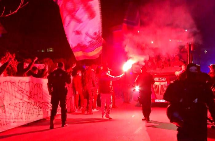 FCSB – CFR Cluj | Ultraşii roş-albaştrilor şi-au pierdut răbdarea şi avertizează vedetele lui Becali: "Câștigați sau iese scandal!"