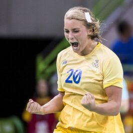 Doar cand a luat Cupa Campionilor cu CSM s-a mai distrat aşa. Bella Gulden se mărită şi a făcut sa curga râuri de bere la petrecerea burlăciţelor