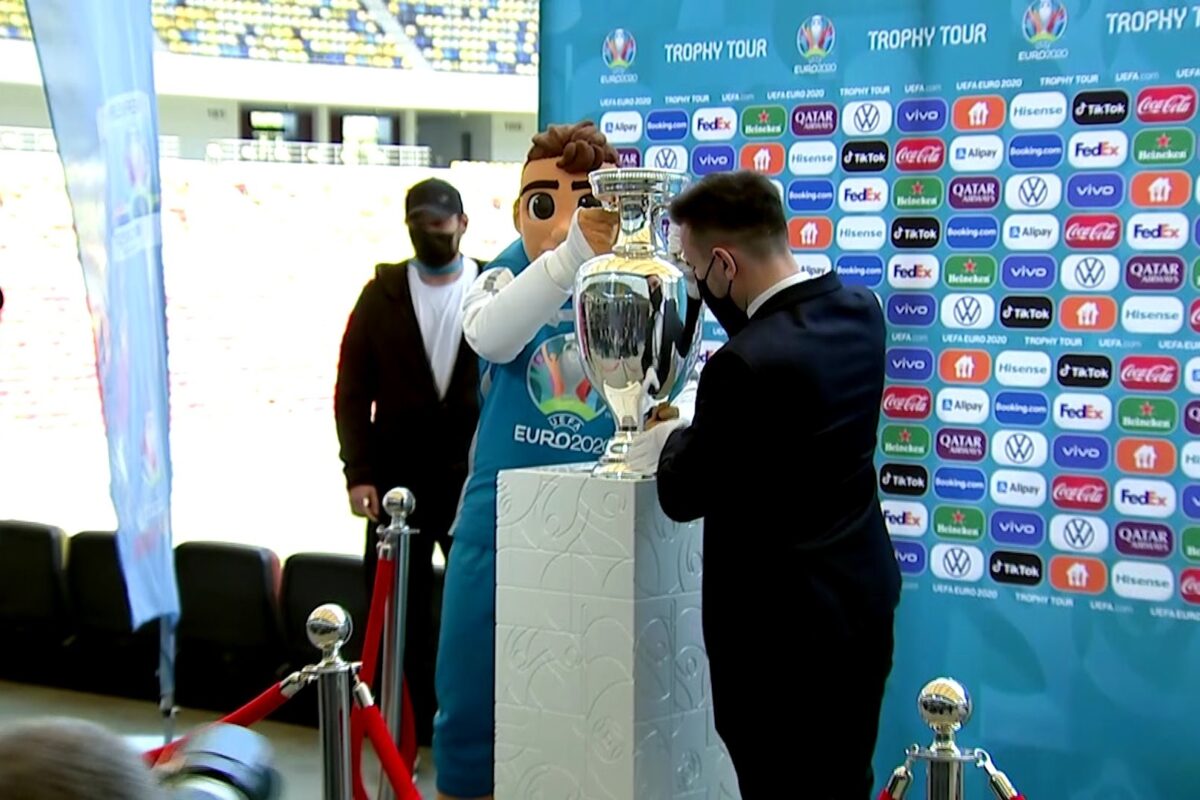 Ca la noi la nimeni! Trofeul euro 2020, trantit pe Arena Nationala, inainte sa fie trimis la Budapesta!