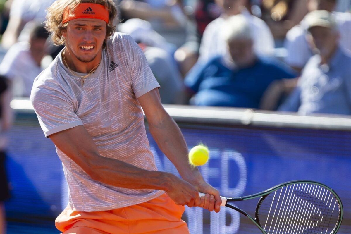 Zverev a comis-o