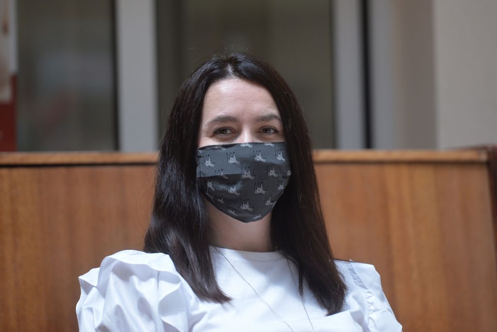 Amalia Năstase, la o conferinţă de presă, cu mască de protecţie împotriva Covid-19