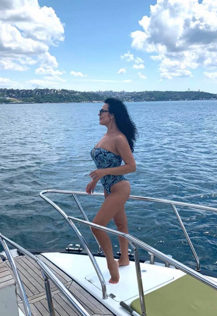 Ioana Simion, apariţie de 240.000 de euro / Sursa foto: Facebook Ioana Simion