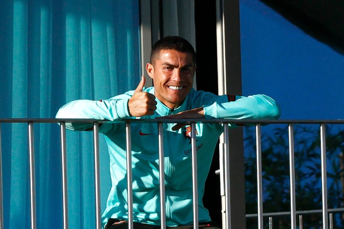 Testat pozitiv, Ronaldo şi-a închiriat un avion ambulanţă privat ca să ajungă în Italia!