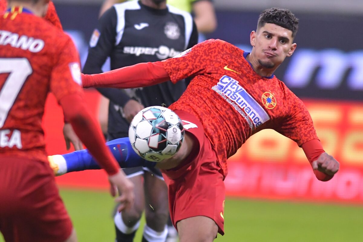 Coman, tinut in joc de glezne