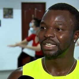 Un camerunez foloseste energia dansurilor africane pentru a-i invata pe romani sa se mentina in forma
