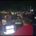 Scandal la Craiova! Fanii s-au dus peste jucători după umilința cu FK Laci: „Vă rupem picioarele!”