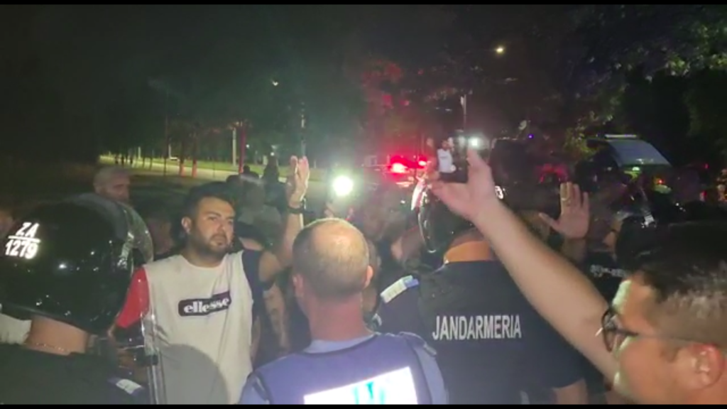 Scandal la Craiova! Fanii s-au dus peste jucători după umilința cu FK Laci: „Vă rupem picioarele!”