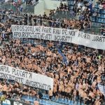 Duelul bannerelor între fani la FC U Craiova - Dinamo