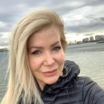 Femeia de 65 de ani care arată ca o adolescentă a uimit pe toată lumea! Ce dietă strică are
