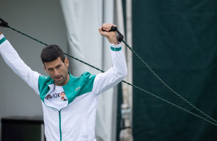 Novak Djokovic a făcut spectacol la conferinţa de presă, înainte de finala de la Wimbledon. „Şi eu țin cu Italia, dar sper să câștige doar seara, pe Wembley”