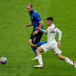 Pedri, în duel cu Chiellini