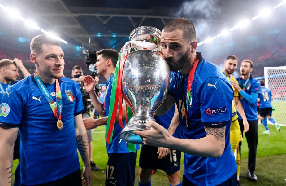 Italia – Anglia 1-1 (3-2. d.l.d) | „O să beau tot în seara asta!” Leonardo Bonucci, show total la conferinţa de presă. Imagine virală cu Chiellini în pat