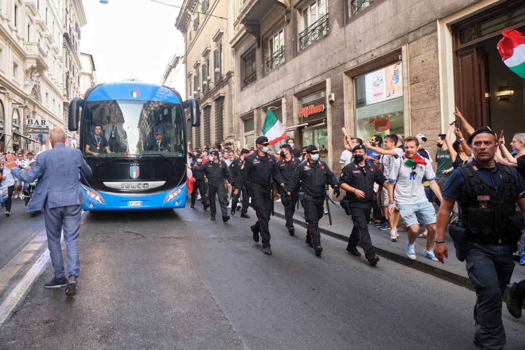 Sărbătoare pe străzile din Roma după ce Squadra Azzurra a câştigat EURO 2020