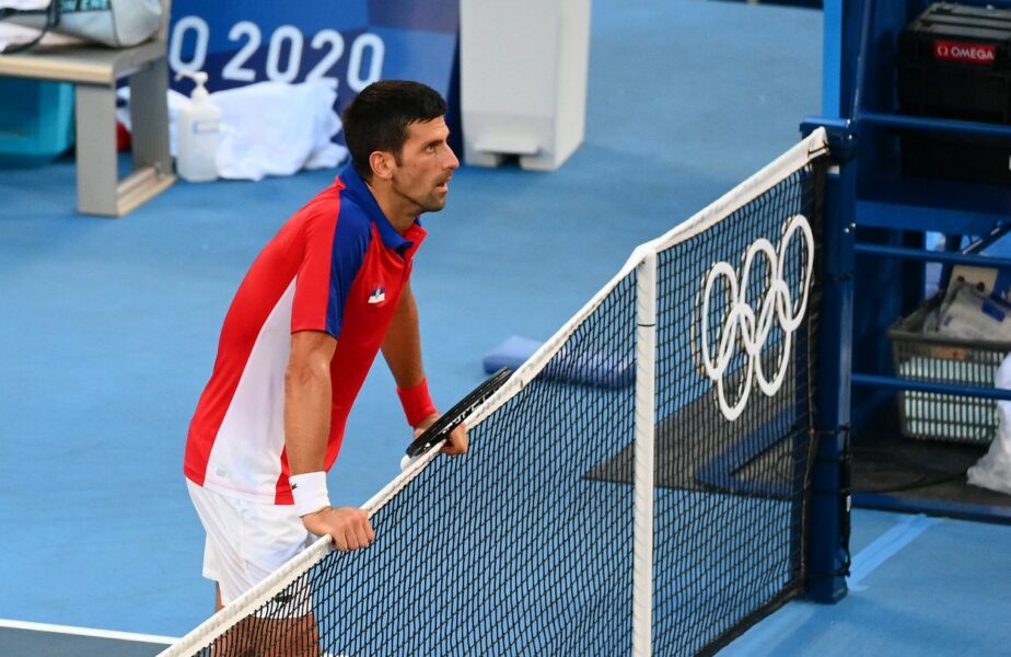 Jocurile Olimpice 2020 | Reacţia lui Novak Djokovic, după ce a aruncat o rachetă în tribune, iar pe alta a zdrobit-o la fileu: „Sunt extenuat fizic şi mental”
