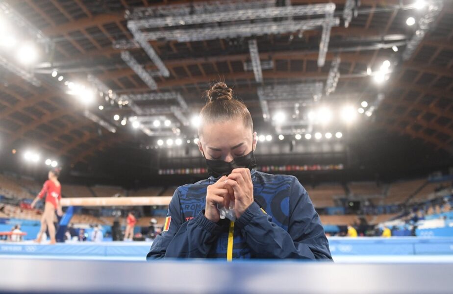 Jocurile Olimpice 2020 | Monica Roşu, susţinere totală pentru Larisa Iordache: „Drumul ei către glorie e destul de greu, dar e important să fie bine! E campioana noastră!”