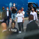 Imagini spectaculoase cu Lionel Messi la Paris! Starul argentinian, întâmpinat de fanii lui PSG în fața hotelului