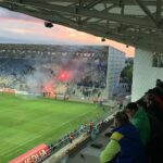 Petrolul – FC U Craiova 1948 | Ultraşii olteni au făcut haos! Au intrat pe stadion şi au „aprins” peluza. Incidente şi în Gara de Nord