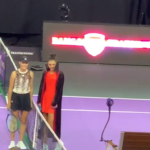 Moment genial la Transylvania Open! Jaqueline Cristian s-a transformat în „Dracula”. Românca și-a pus pelerină înaintea meciului de debut