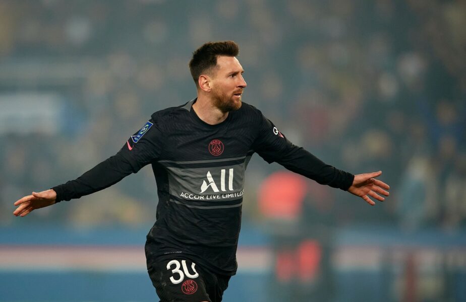 Lionel Messi a câştigat Balonul de Aur 2021! Moment istoric la Paris. Argentinianul l-a învins în marea finală pe Robert Lewandowski. Luis Suarez, cel mai bun prieten, i-a adus trofeul