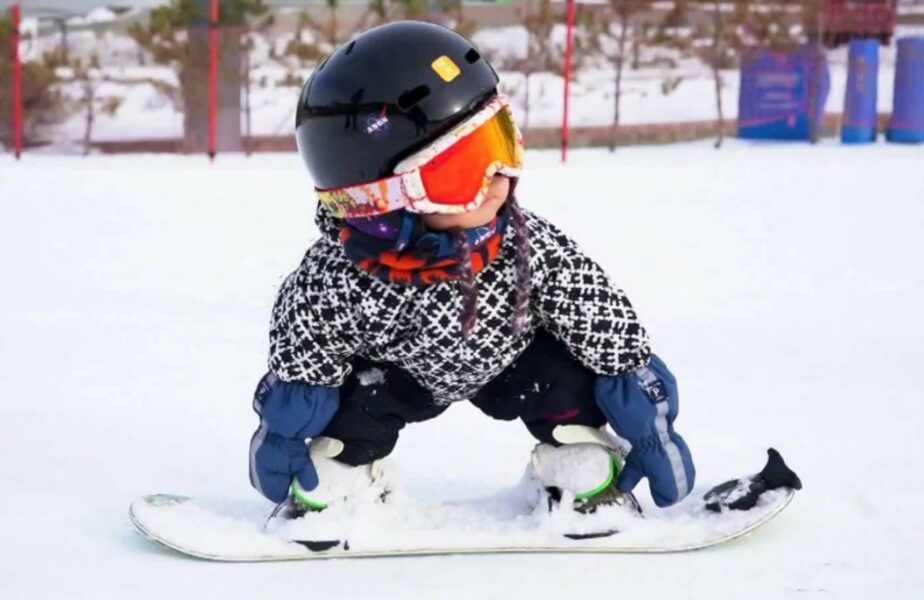 Yuji, 11 luni: nu știe să meargă, dar rupe pe snowboard. ”La Olimpiadă cu ea!”