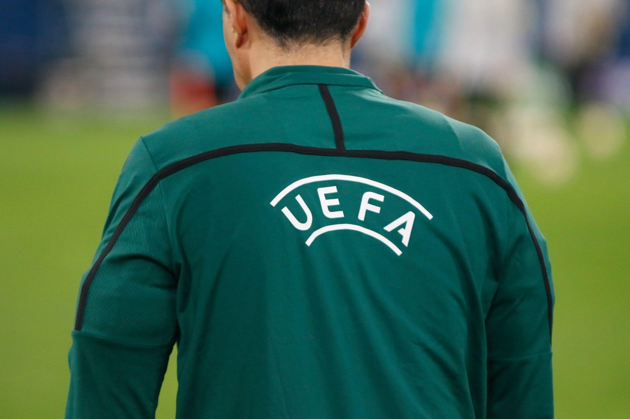 Arbitru UEFA