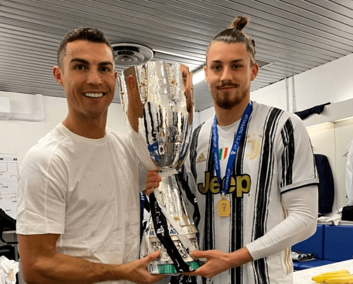 Cristiano Ronaldo și Radu Drăgușin