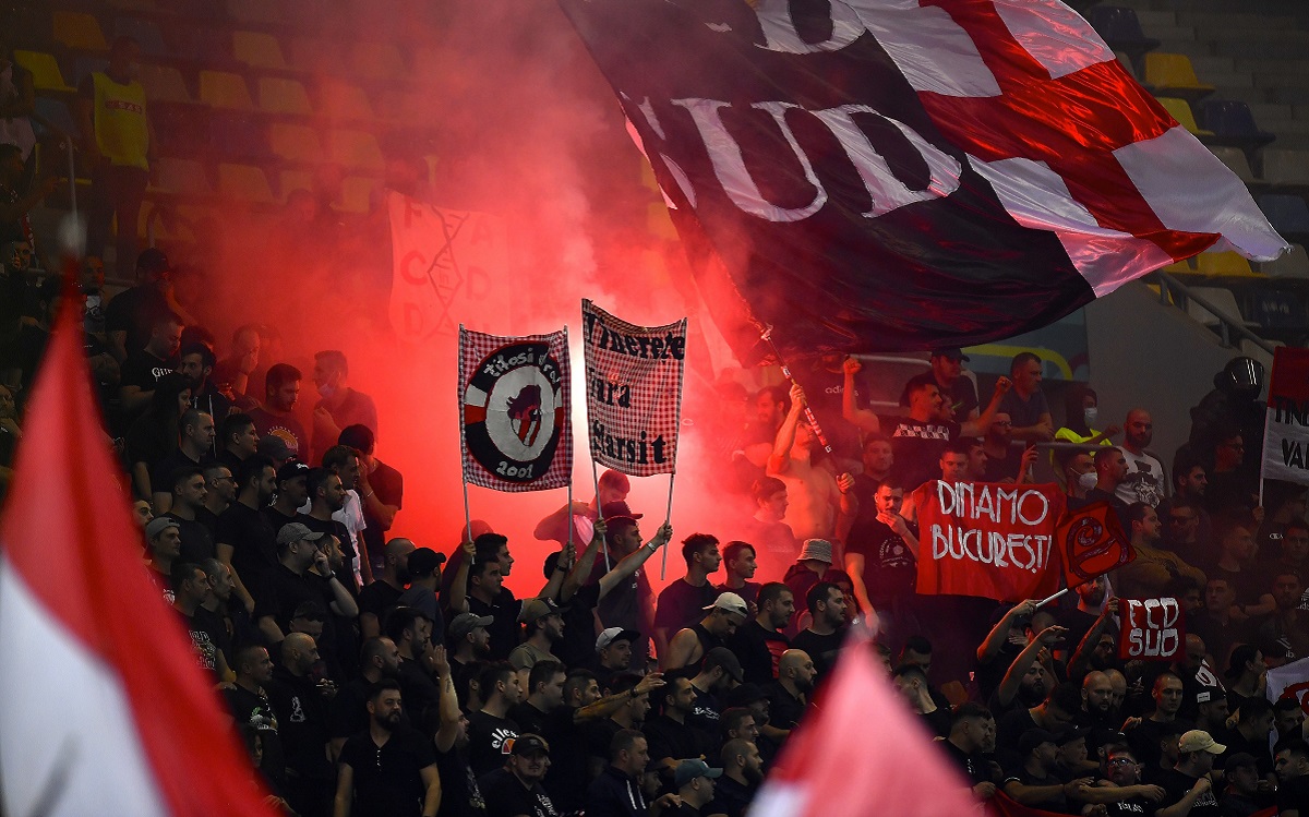Fanii lui Dinamo, atac furibund ]naintea meciului cu FCSB
