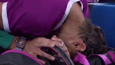 Australian Open 2022 | Rafael Nadal, în lacrimi pe teren. Spaniolul a plâns în hohote după ce s-a calificat în finală. „Mă simt din nou viu!”
