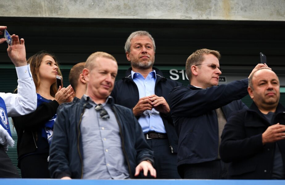 Ce se întâmplă la Chelsea după ce Roman Abramovich a anunțat că renunță la conducere. Noi detalii oferite de campioana Europei