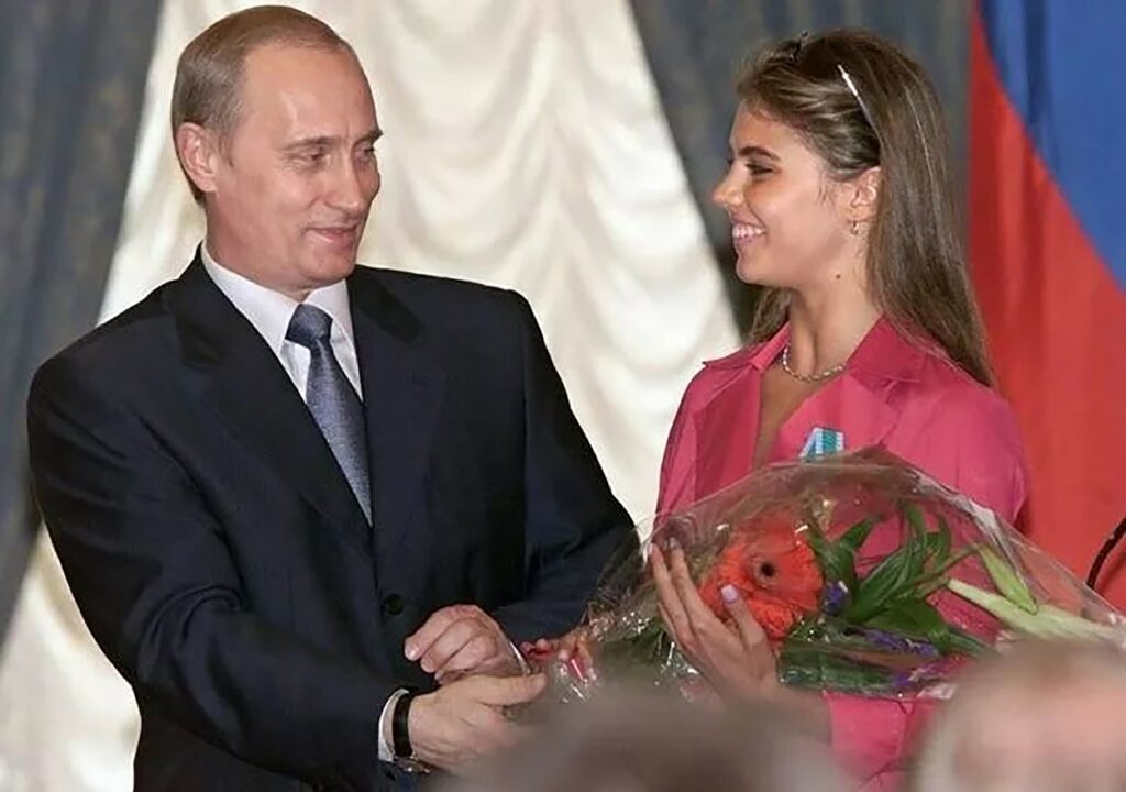 Cum este omagiată amanta lui Vladimir Putin la televiziunea de stat din Rusia. Apariție extravagantă a Alinei Kabaeva