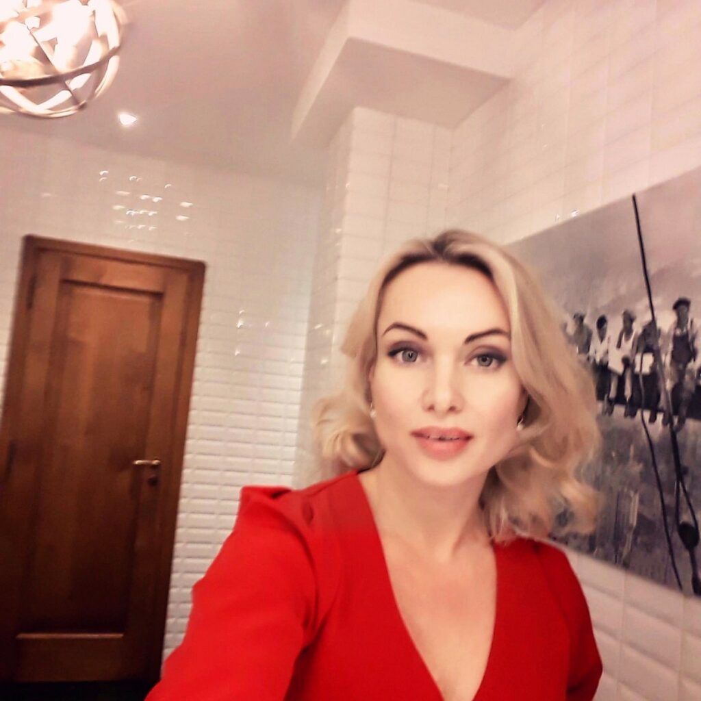 Ce a spus Vladimir Putin despre relaţia amoroasă pe care ar fi avut-o cu Katia Andreeva, prezentatoarea TV care a fost întreruptă în direct de Marina Ovsyannikova cu un mesaj împotriva războiului