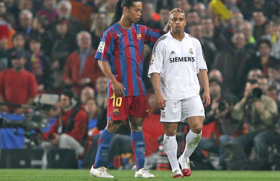 Ronaldinho și Roberto Carlos, într-un Real Madrid - Barcelona, pe Santiago Bernabeu, în 2005