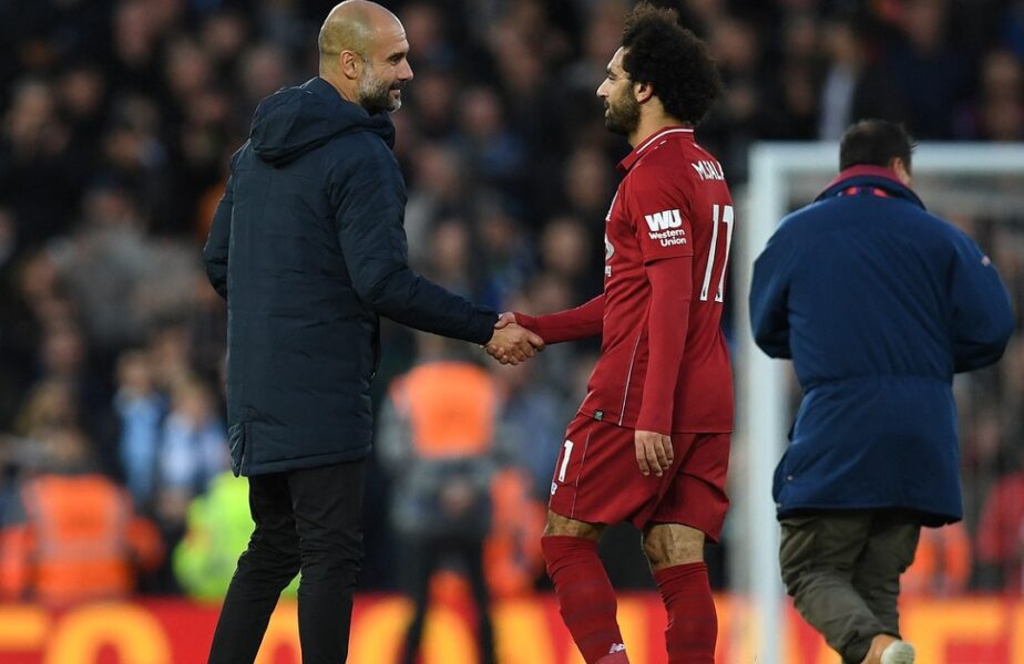 Pep Guardiola şi Mohamed Salah se salută după finalul unui meci