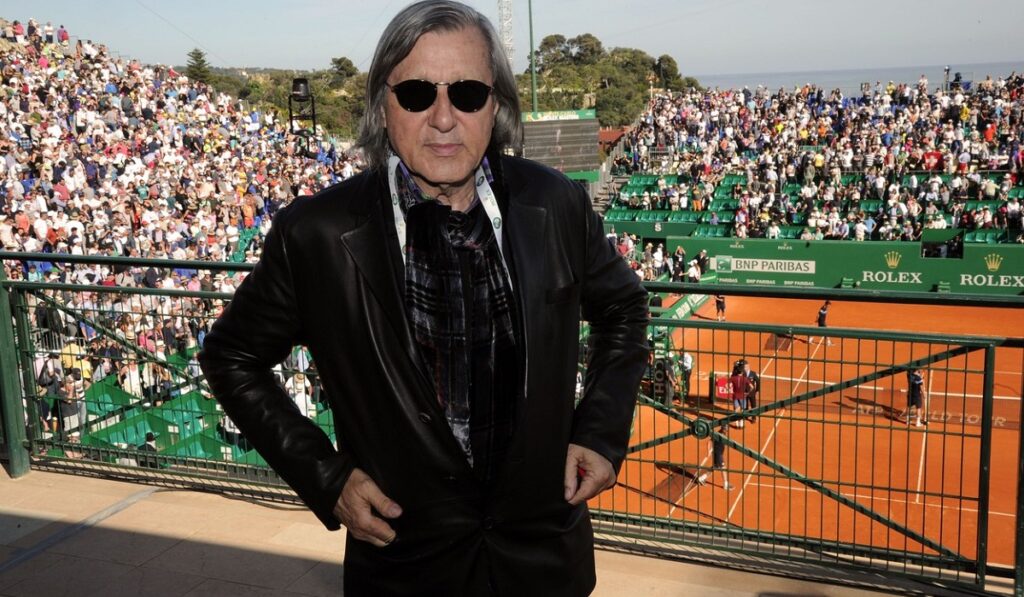 Ilie Nastase, in timpul unui turneu