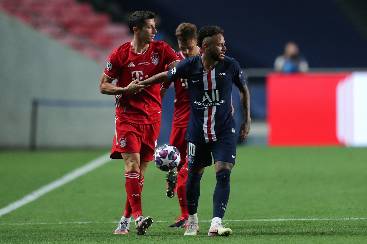 Neymar și Robert Lewandowski, în timpul finalei UEFA Champions League Bayern - PSG