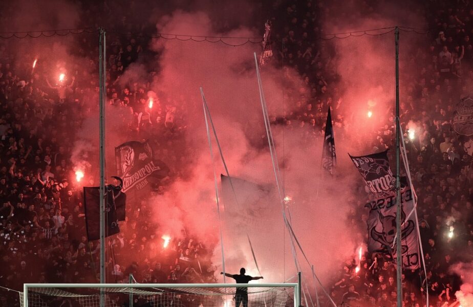Ultraşii lui PAOK, în timpul unui derby