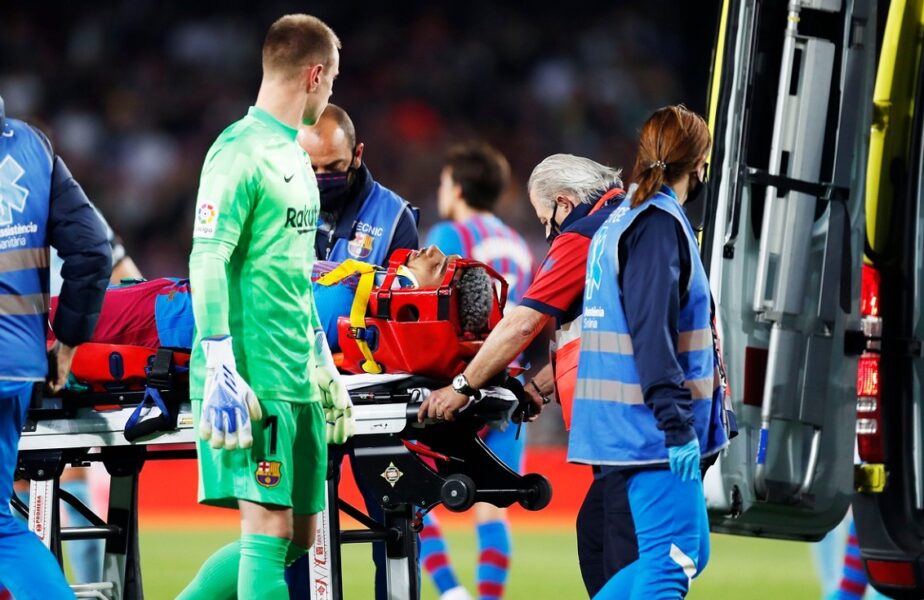 Primele veşti despre starea lui Ronald Araujo după accidentarea horror din Barcelona – Celta Vigo 3-1. Anunţul făcut de Xavi şi de club