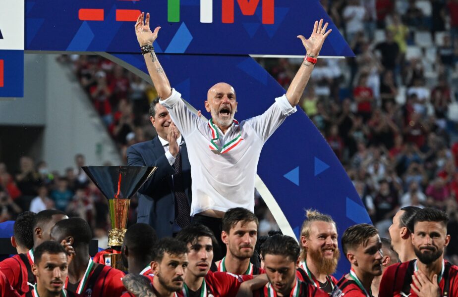 Stefano Pioli sărbătorește titlul câștigat alături de Milan
