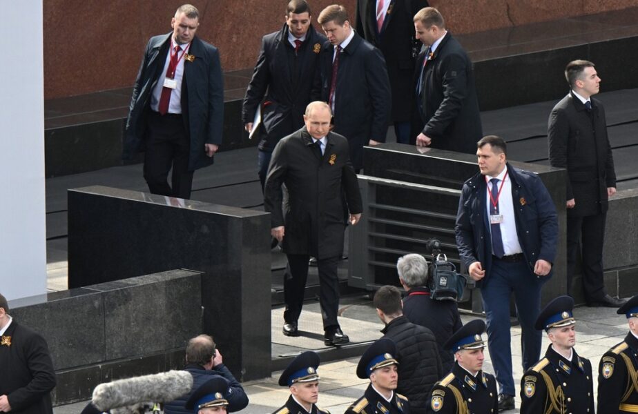 Vladimir Putin şi-ar fi ales succesorul la conducerea Rusiei. Imaginile virale surprinse în timpul paradei din Piaţa Roşie